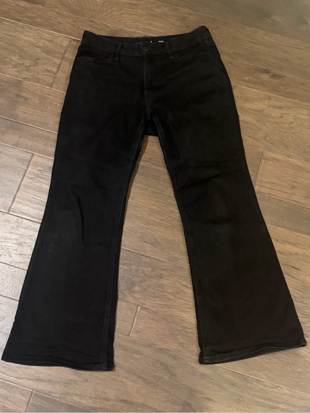 Old Navy High-Rise Wow Flare Jeans (Petite) Size 4 Black